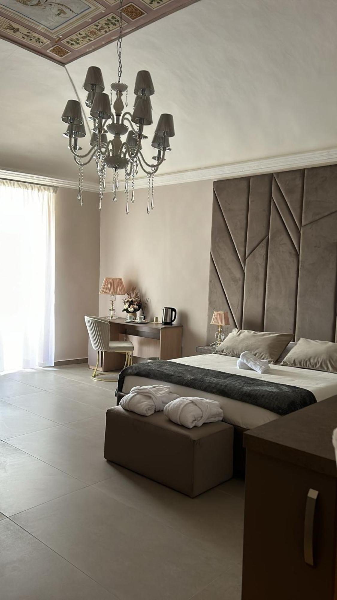 Suites&rooms Piazza Dei Martiri * Catania