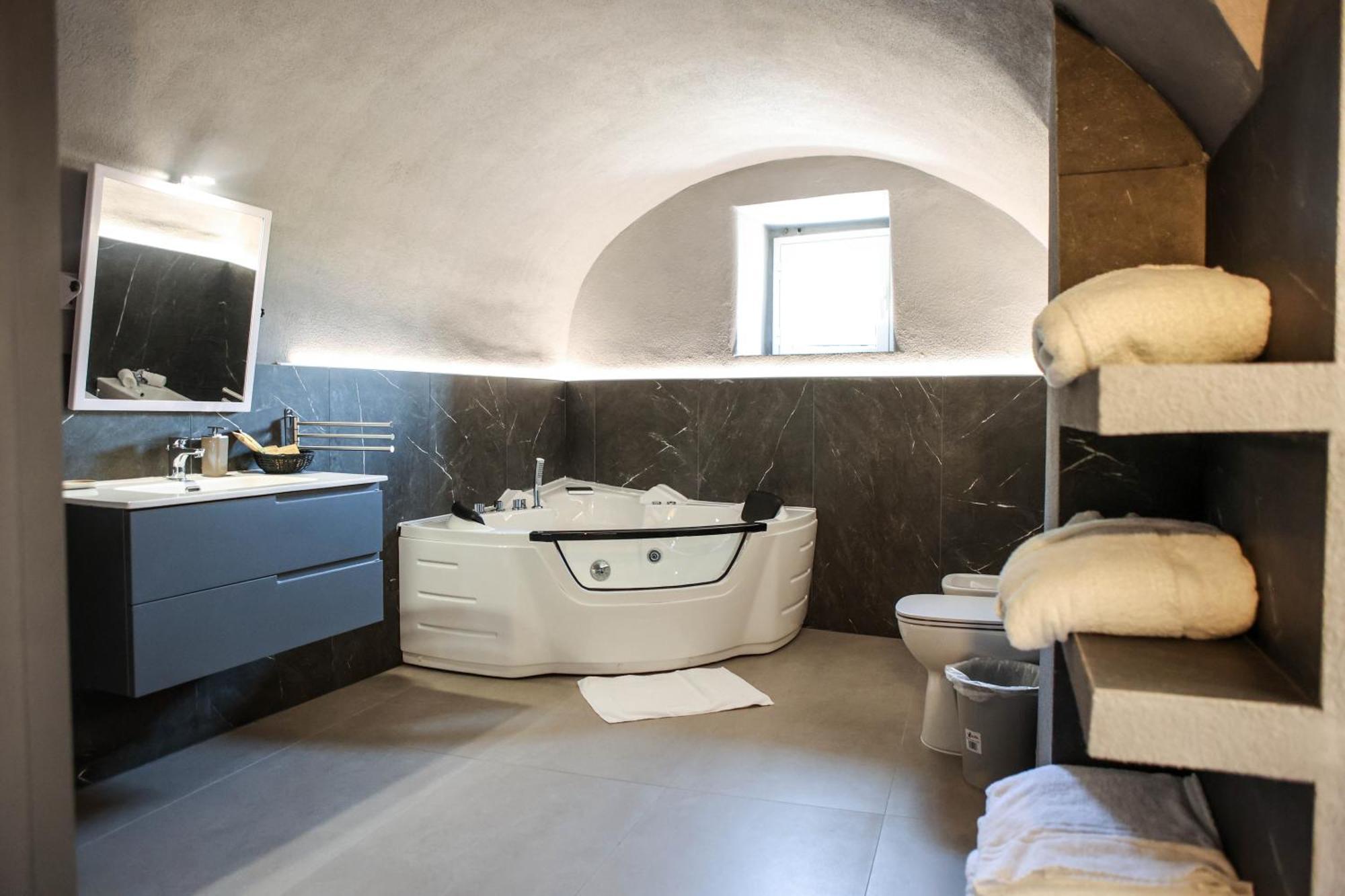 Suites&rooms Piazza Dei Martiri Bed & Breakfast *