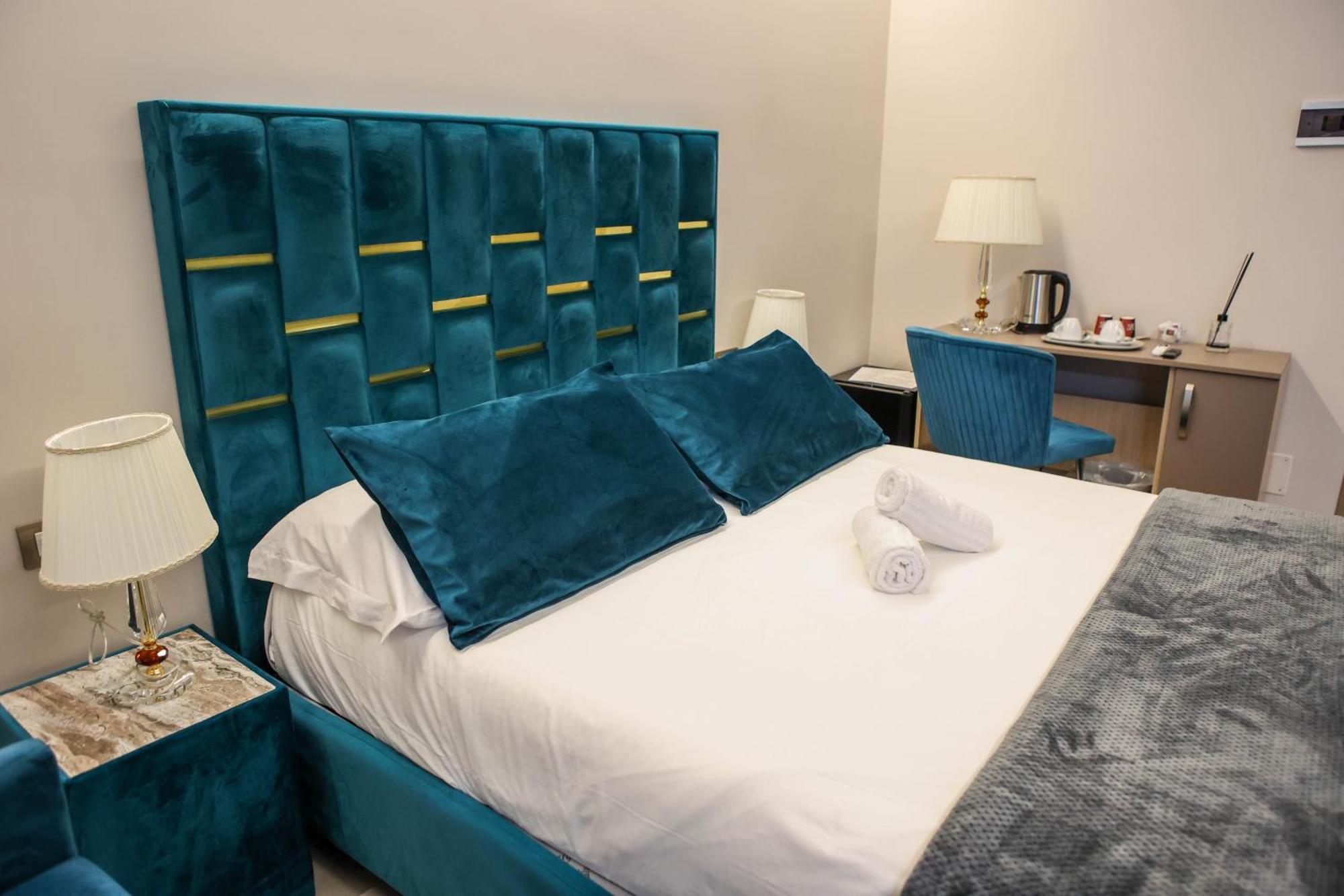 Suites&rooms Piazza Dei Martiri * Catania