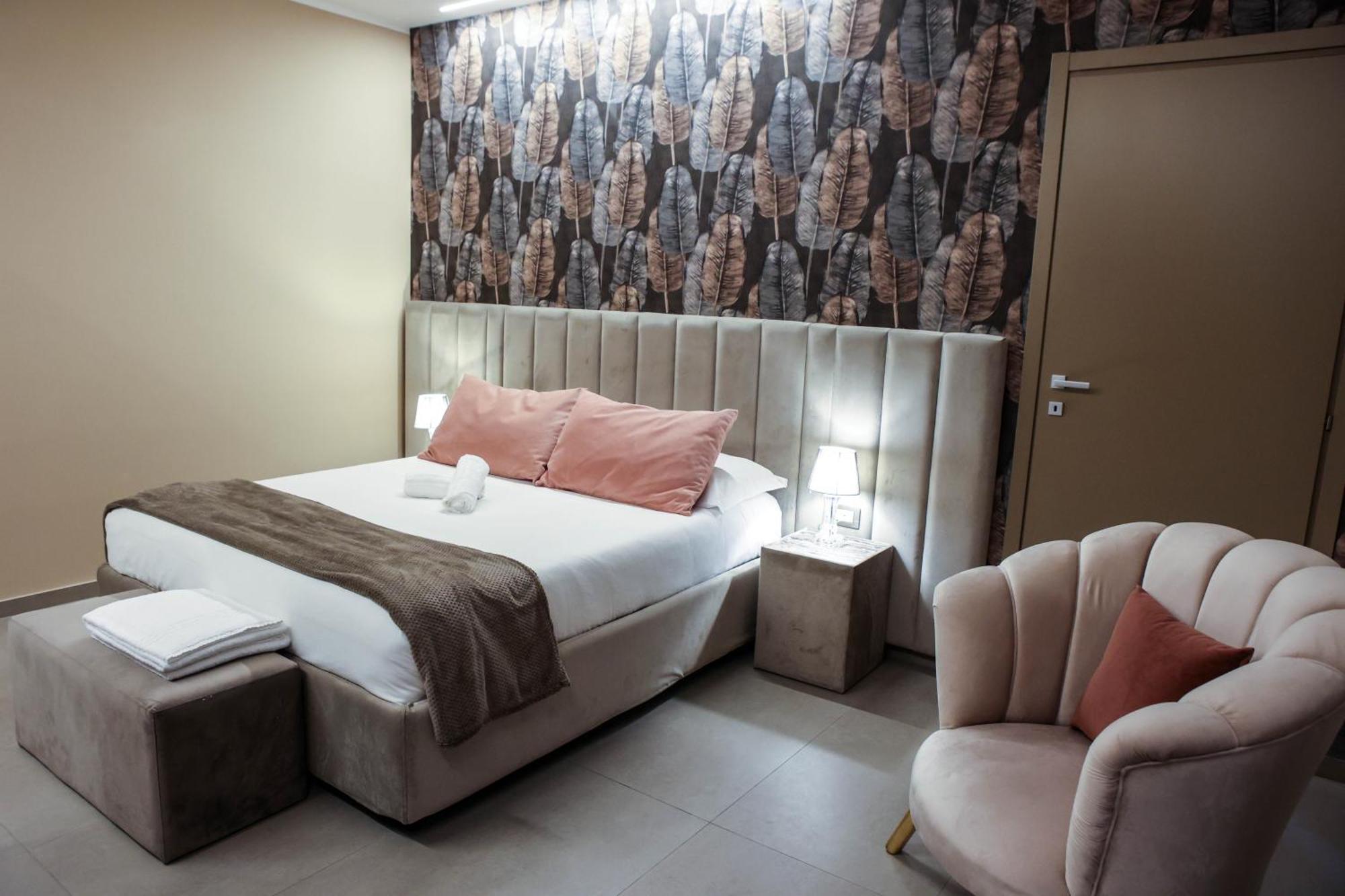 Suites&rooms Piazza Dei Martiri Bed & Breakfast