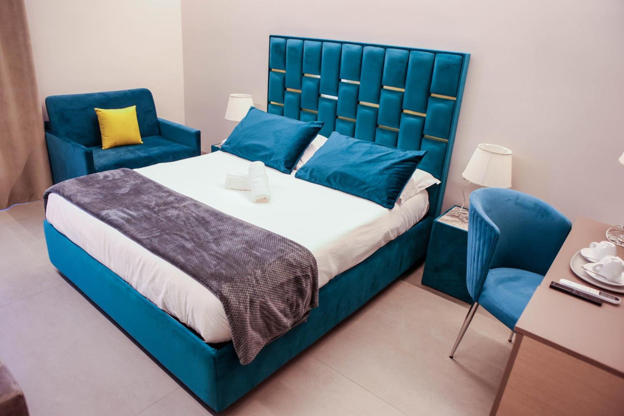 Suites&rooms Piazza Dei Martiri Bed & Breakfast