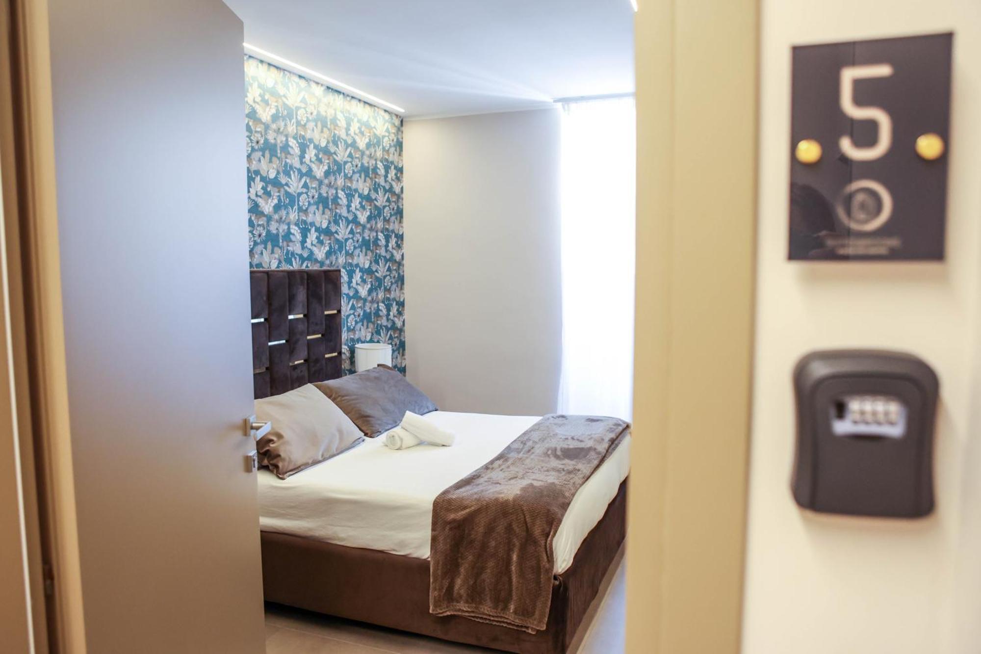 Suites&rooms Piazza Dei Martiri Bed & Breakfast *