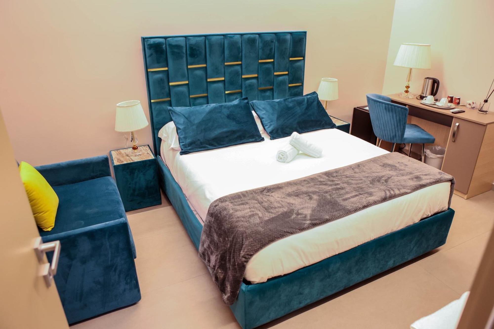 Suites&rooms Piazza Dei Martiri Bed & Breakfast *
