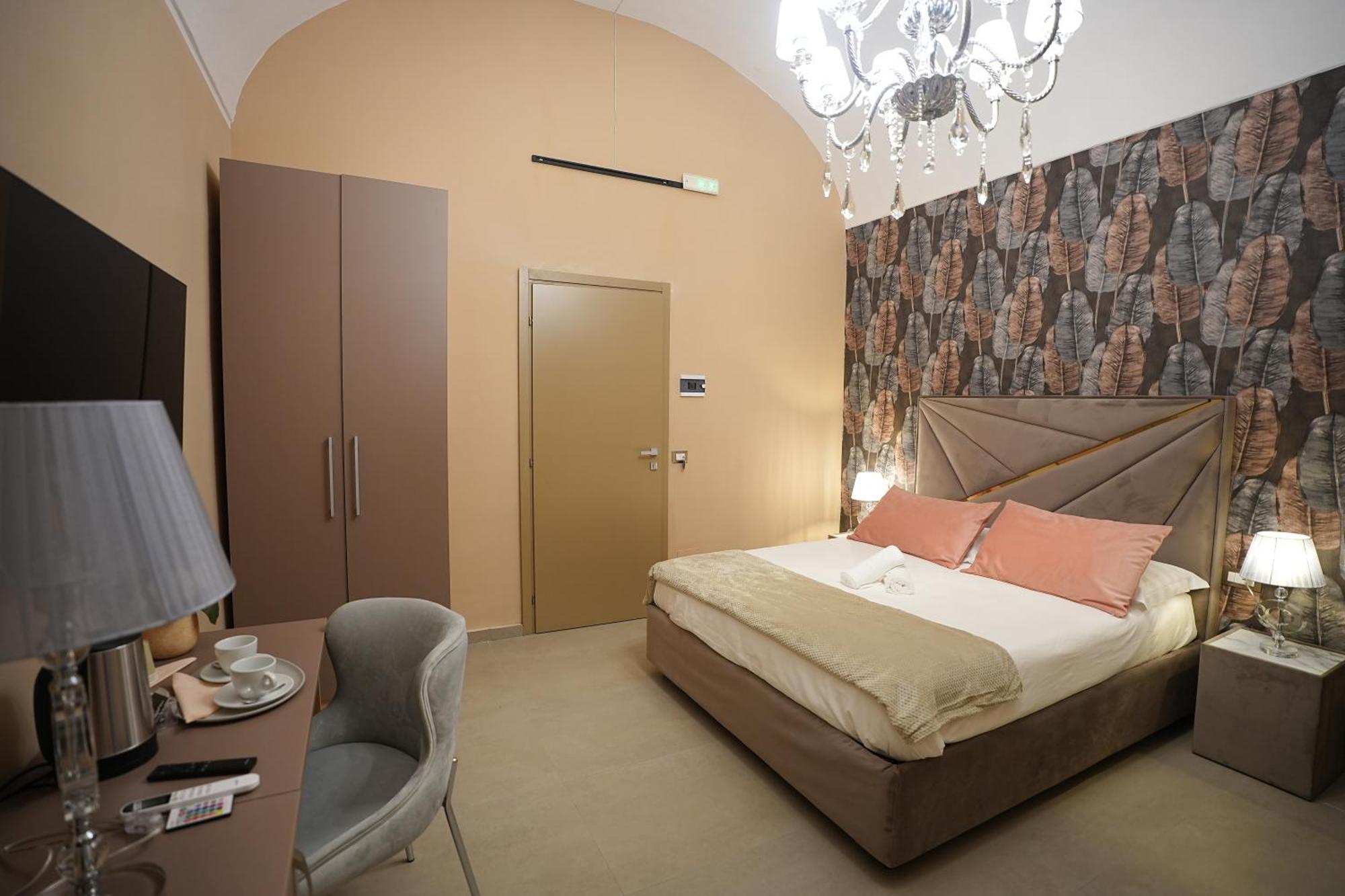 Suites&rooms Piazza Dei Martiri Bed & Breakfast