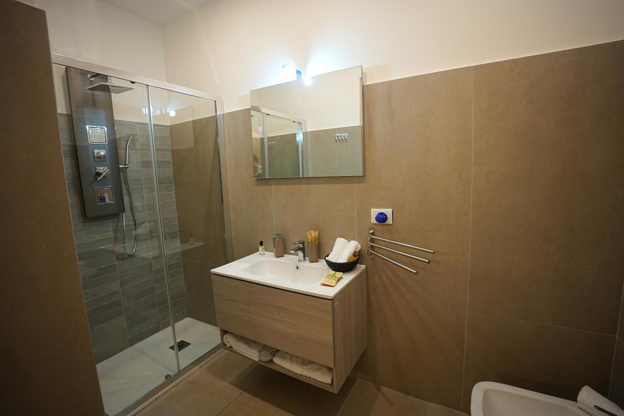 Suites&rooms Piazza Dei Martiri Bed & Breakfast