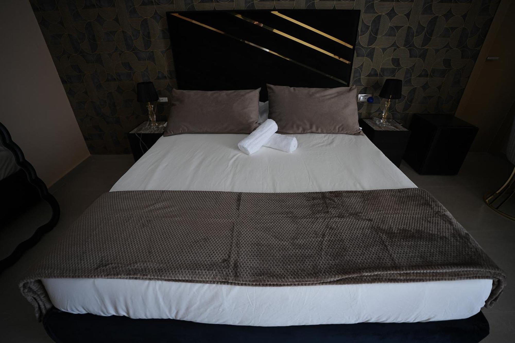 Suites&rooms Piazza Dei Martiri Bed & Breakfast *