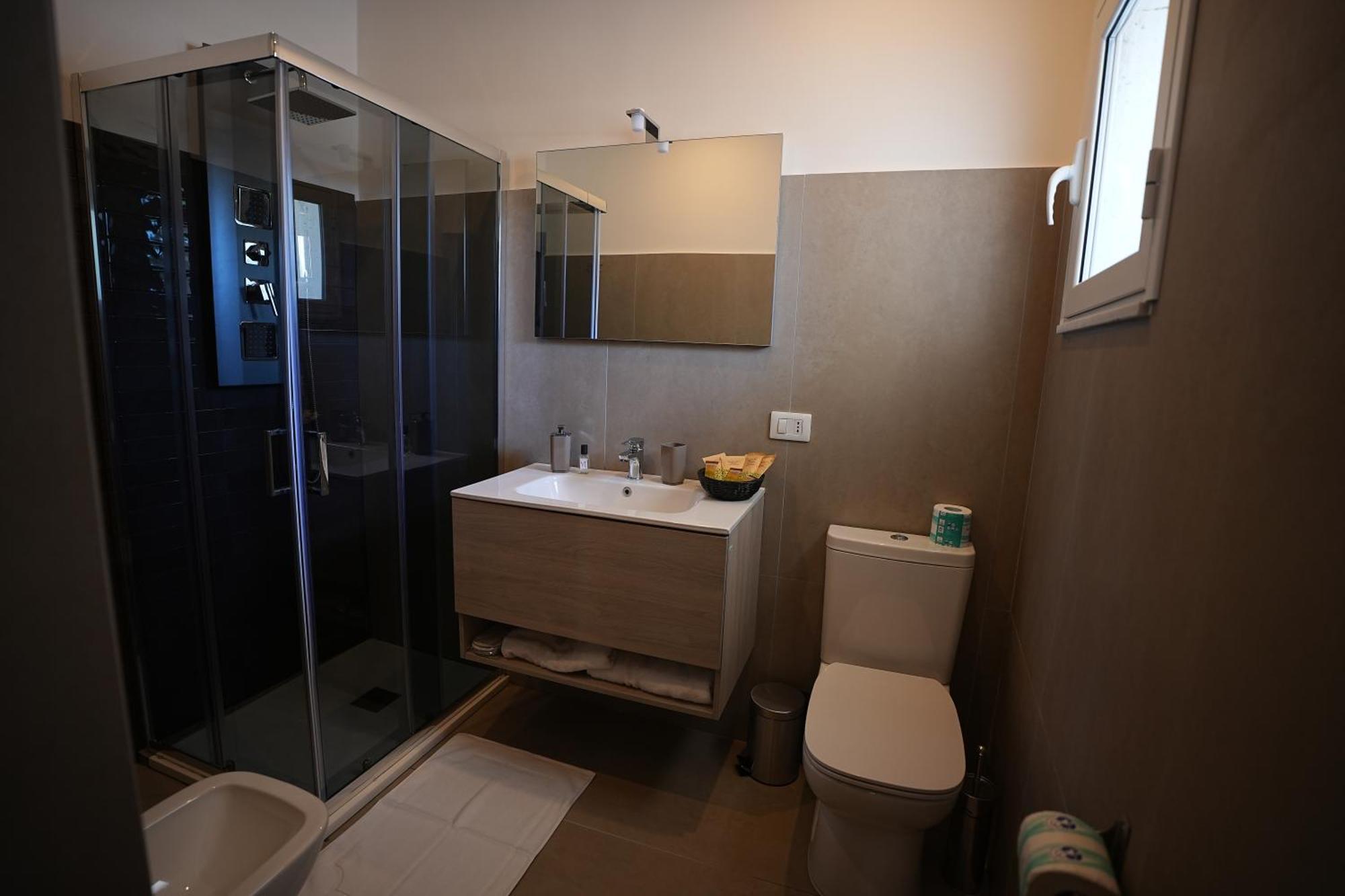 Suites&rooms Piazza Dei Martiri Bed & Breakfast